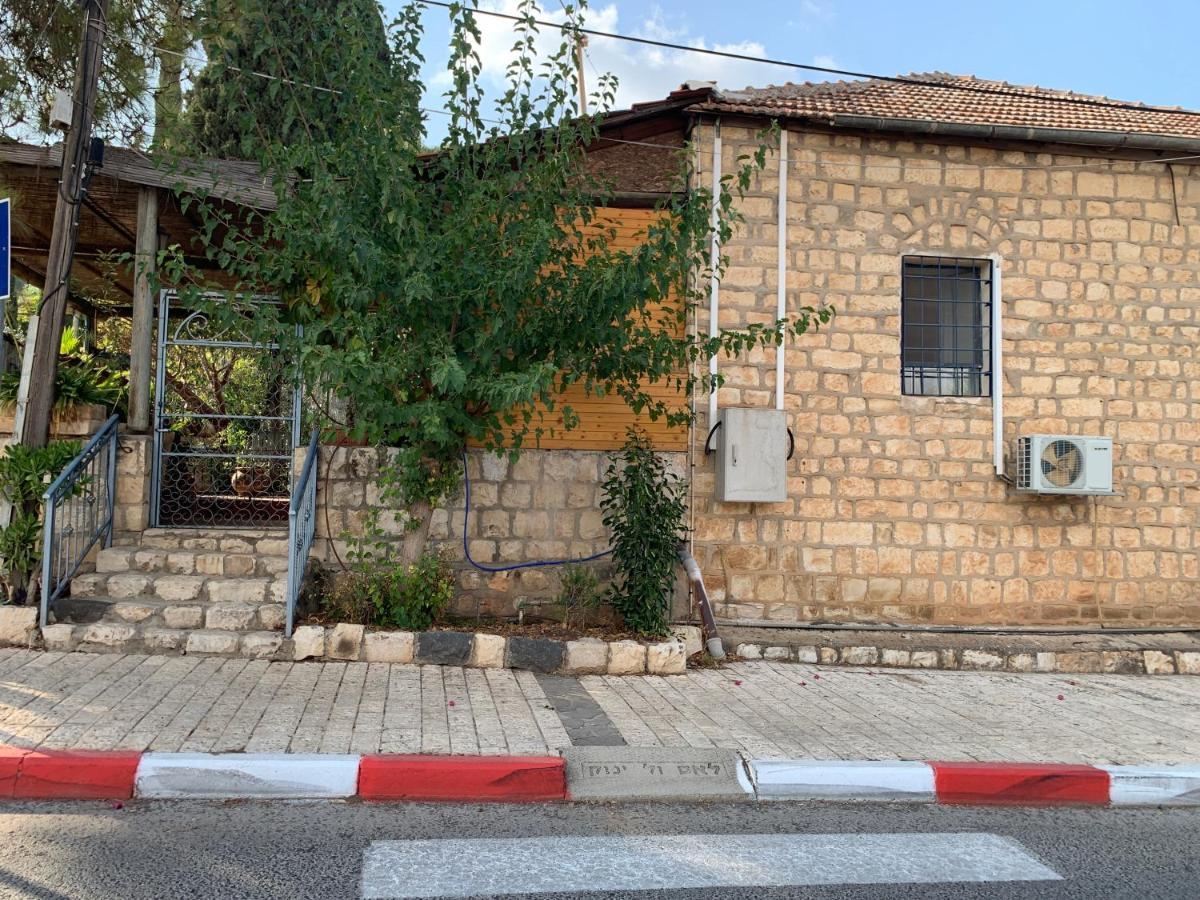 בית האבן העתיק מ-1885 עם מגונית פרטית בחצר Rosh Pinna Luaran gambar