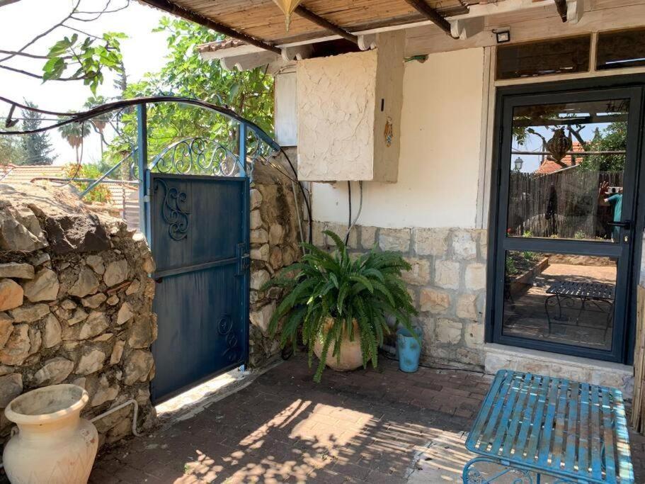 בית האבן העתיק מ-1885 עם מגונית פרטית בחצר Rosh Pinna Luaran gambar
