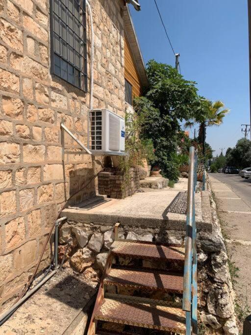 בית האבן העתיק מ-1885 עם מגונית פרטית בחצר Rosh Pinna Luaran gambar