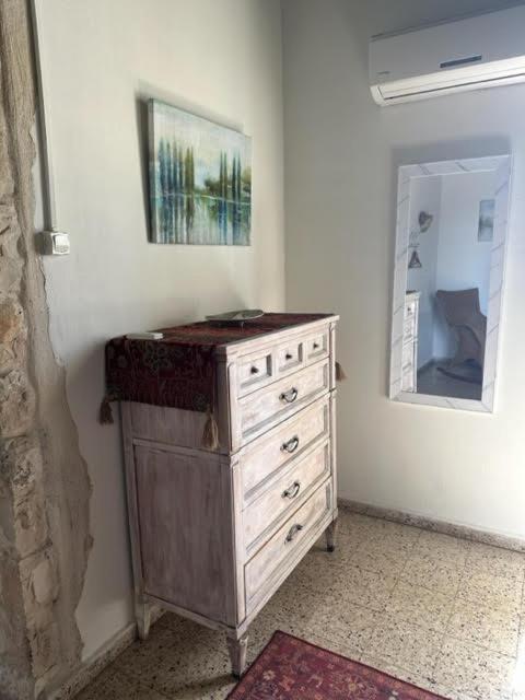 בית האבן העתיק מ-1885 עם מגונית פרטית בחצר Rosh Pinna Luaran gambar